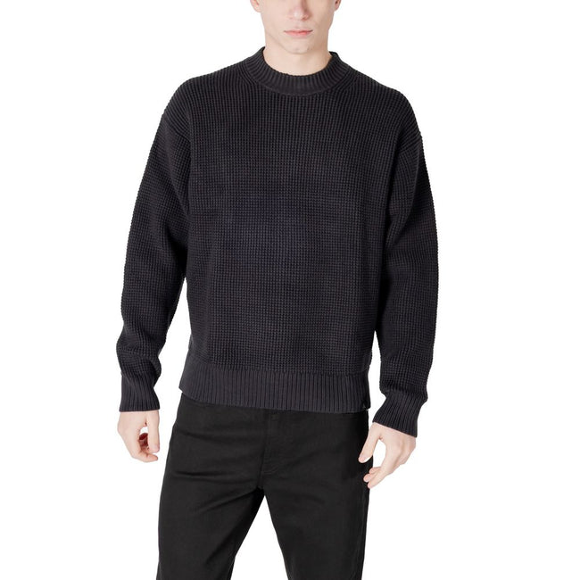 Black Organic Cotton SweaterDiscover the Calvin Klein Jeans CHUNKY TEXTURE SWEAT menâs sweater, a high-quality piece made from 80% organic cotton, 17% polyamide, and 3% elastane/lycra. This sweater features a chunky texture that adds a modern touch to y