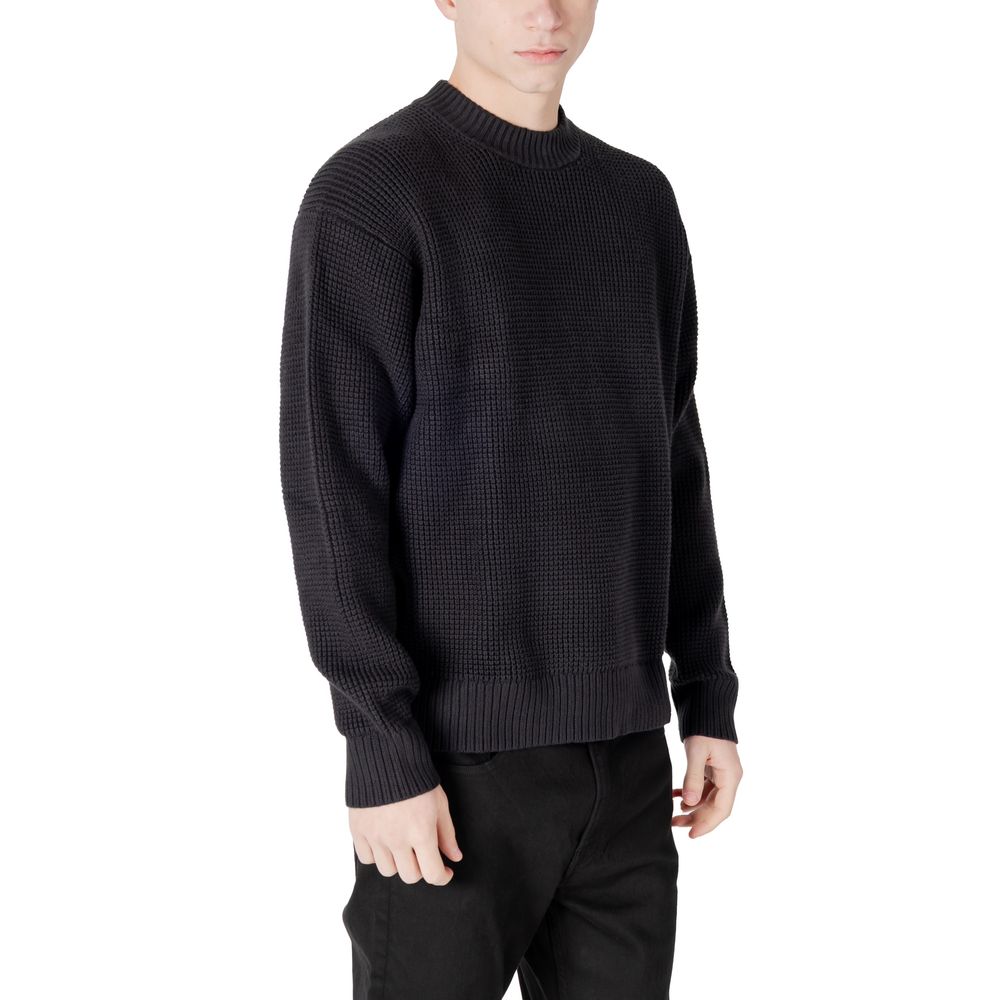 Black Organic Cotton SweaterDiscover the Calvin Klein Jeans CHUNKY TEXTURE SWEAT menâs sweater, a high-quality piece made from 80% organic cotton, 17% polyamide, and 3% elastane/lycra. This sweater features a chunky texture that adds a modern touch to y