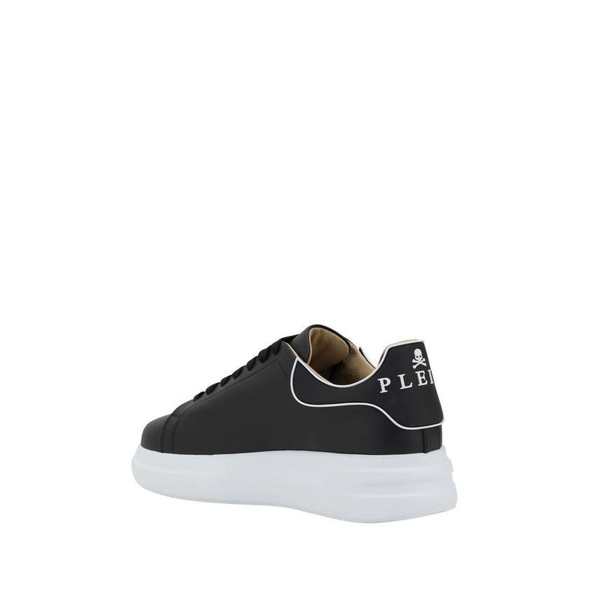 Black Rubber Low Top SneakersPhilipp Plein’s leather Sneakers combine elegance and boldness with their distinctive design. The front lace-up closure ensures a secure fit, while the round toe offers comfort and practicality. The iconic contrasting monogram