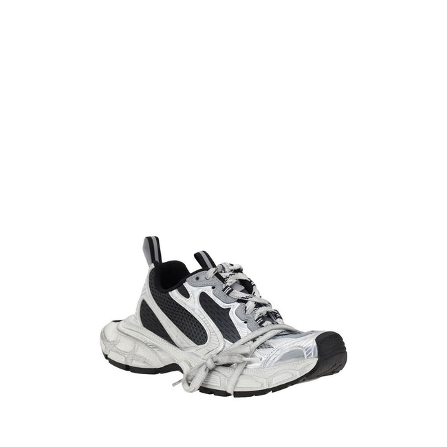 Multicolor Fabric Chunky SneakersBalenciaga’s 3XL Gradient Sneakers are a perfect example of bold and functional design. Made of mesh and rubber, these shoes feature an embossed logo on both the toe and back, giving them a distinctive and recognizable tou