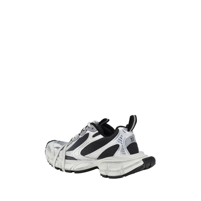 Multicolor Fabric Chunky SneakersBalenciaga’s 3XL Gradient Sneakers are a perfect example of bold and functional design. Made of mesh and rubber, these shoes feature an embossed logo on both the toe and back, giving them a distinctive and recognizable tou