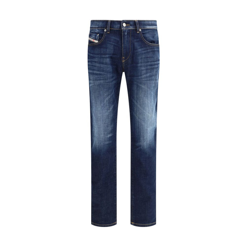 Blue Cotton 2019 D-strukt JeansThe 2019 D-Strukt cotton Jeans from Diesel offer a contemporary and versatile look. The straight five-pocket design ensures comfort and practicality, with a front button and zipper closure for a secure fit. Belt loops on the