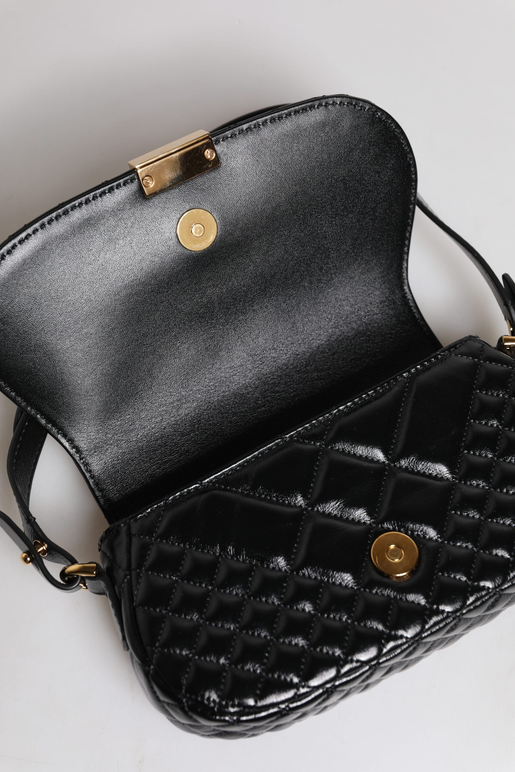 Black Calf Leather Quilted Shoulder Strap BagVERSACE Absolutely stunning, 100% Authentic, brand new VERSACE solid color, shoulder strap. Model: Shoulder bag Material: Calfskin Colour: Black Black inner lining with inside pocket Handle: Adjustable shoulder