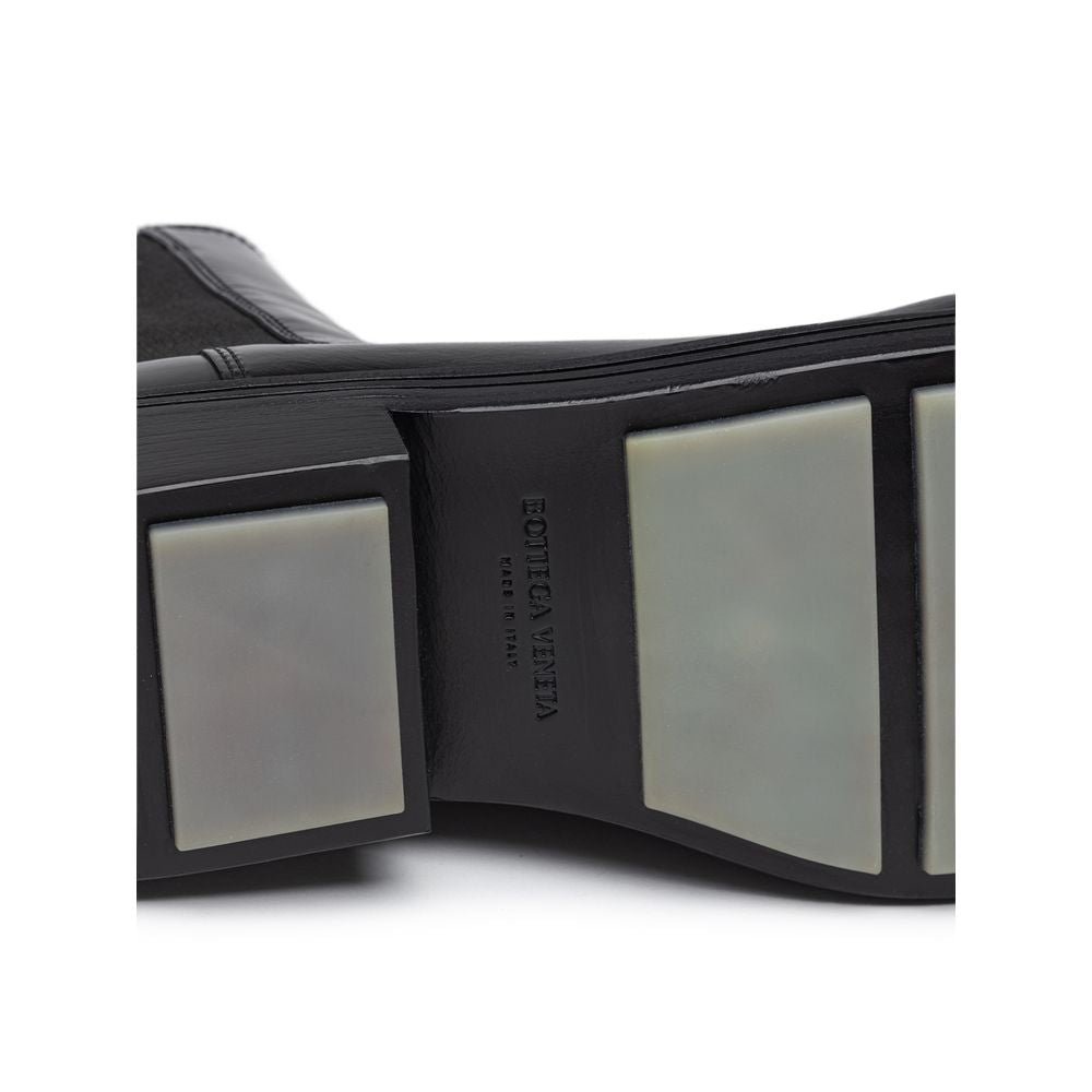 Black Leather Chelsea BootsBottega Veneta Brushed Leather Fireman Boot Versatile and practical, Bottega Veneta’s Fireman Chelsea boots are a modern wardrobe staple. Crafted from brushed black leather, they feature elastic inserts and a rubber sole. Sole: