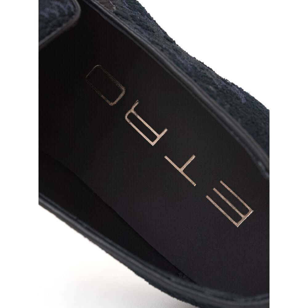 Blue Leather Slip-On LoafersEtro Jacquard Flower Print Loafers. Slightly rounded toe, allover flower print, tone-on-tone leather trim, leather insole with logo. Composition: 52% Viscose, 36% Polyester, 12% Modal. Inner sku: 24SET40Blue Leather Slip-On Loa