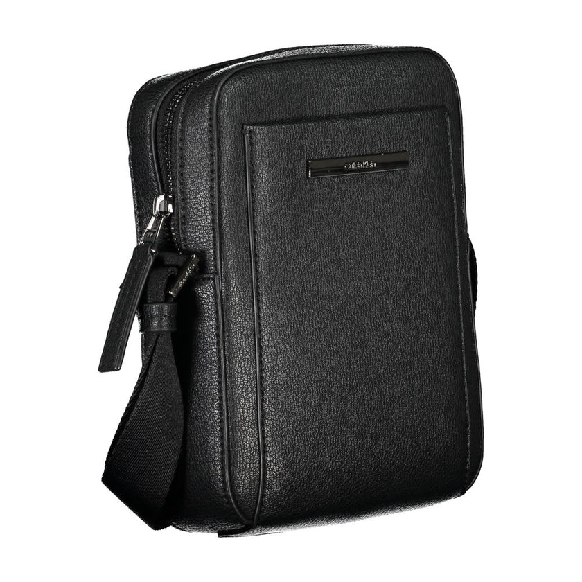 Sleek Black Shoulder Bag with Logo DetailExperience the perfect blend of functionality and style with this sleek black shoulder bag from the renowned Calvin Klein. Designed for the modern individual, it boasts an adjustable shoulder strap for customized c