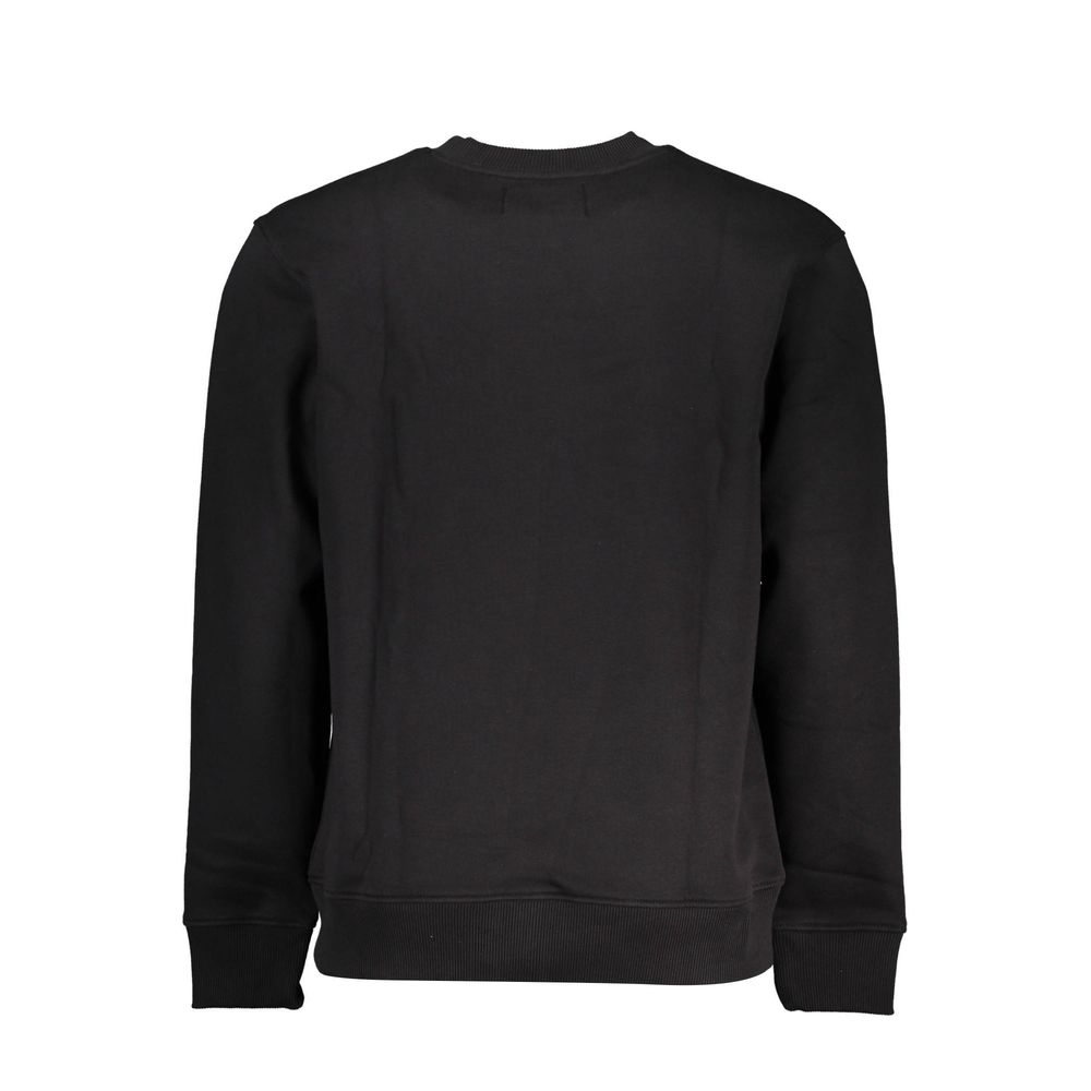 Black Cotton Men SweaterStep out in confidently cool style with this sleek Calvin Klein long sleeve sweatshirt. Perfectly balancing sustainability and fashion-forward design, it’s crafted with an eco-conscious blend that includes 20% recycled cotton. The