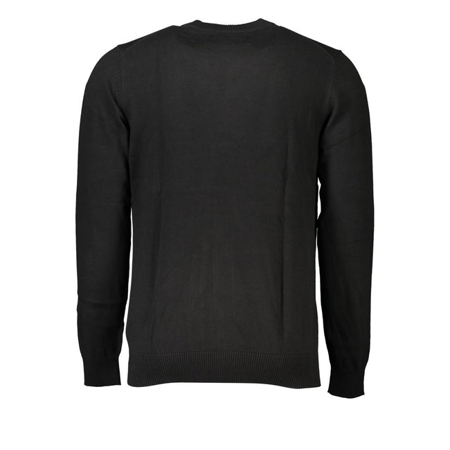 Sleek Long Sleeve Crew Neck Sweater with LogoRefine your style with this sophisticated long-sleeved sweater from Calvin Klein. Crafted from 100% cotton, this crew neck piece features contrast details and a chic logo print that adds a touch of luxury to an