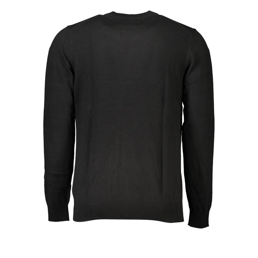 Sleek Long Sleeve Crew Neck Sweater with LogoRefine your style with this sophisticated long-sleeved sweater from Calvin Klein. Crafted from 100% cotton, this crew neck piece features contrast details and a chic logo print that adds a touch of luxury to an
