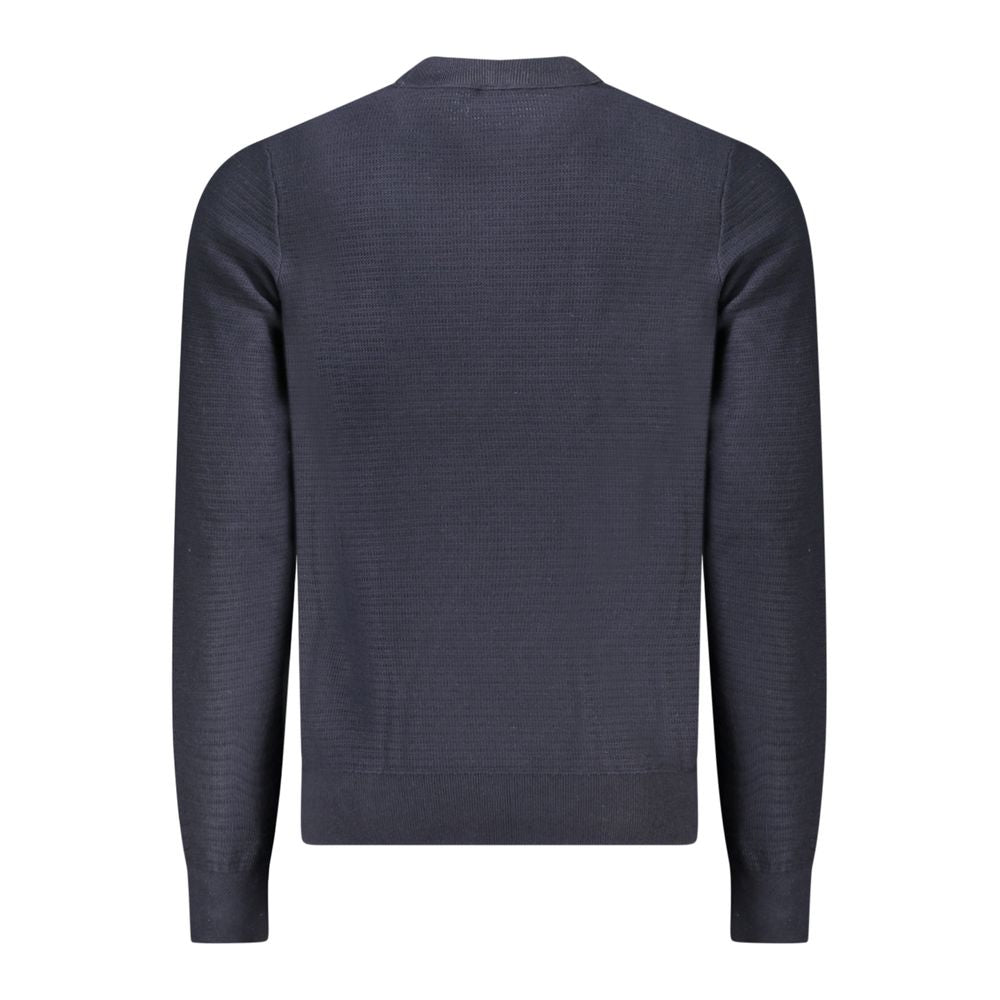 Blue Cotton Men SweaterElevate your wardrobe essentials with a dash of sophistication in this Hugo Boss long-sleeved T-shirt. Crafted for the modern man, it features a refined crew neck and is highlighted with a subtle logo detail, radiating effortless st