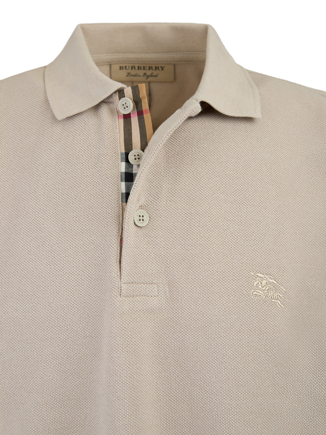 Pale Stone Cotton Collared Polo ShirtBURBERRY Gorgeous brand new, Pale StoneCotton Collared Polo Shirt Art#: 4005899 Model: Short sleeve Polo Shirt Colour: Pale Stone Material: 100% Cotton Fitting: Regular Fit Logo details Made in ThailandPale Stone Cotto