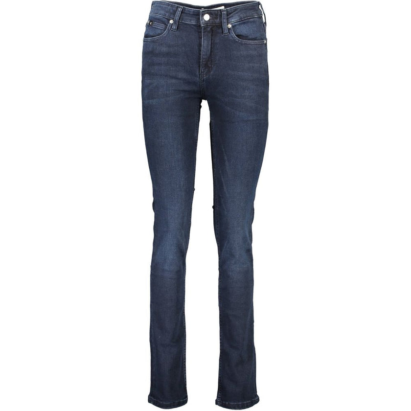 Blue Cotton Women JeansStep into the epitome of sleek sophistication with these Calvin Klein slim jeans. Meticulously crafted to flatter your silhouette, these jeans feature a contemporary 5-pocket design, complete with the iconic Calvin Klein logo for an