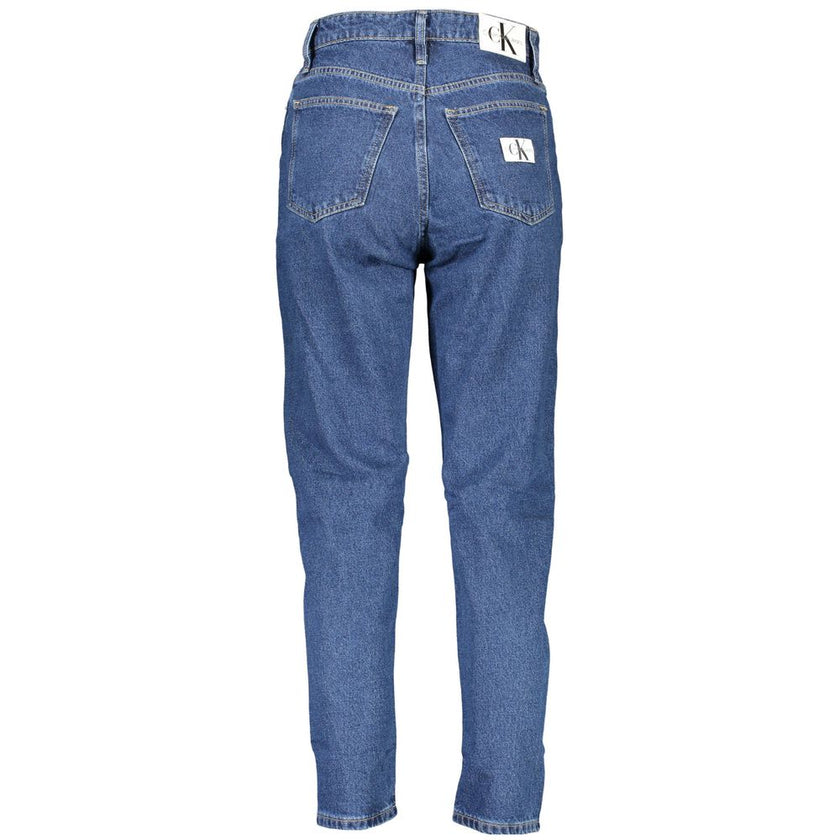 Blue Cotton Women JeansElevate your wardrobe with the Calvin Klein reimagined denim. These chic 5-pocket jeans boast a sleek design complete with button and zip closure, accented by the iconic Calvin Klein logo for a touch of luxury. Crafted from premium