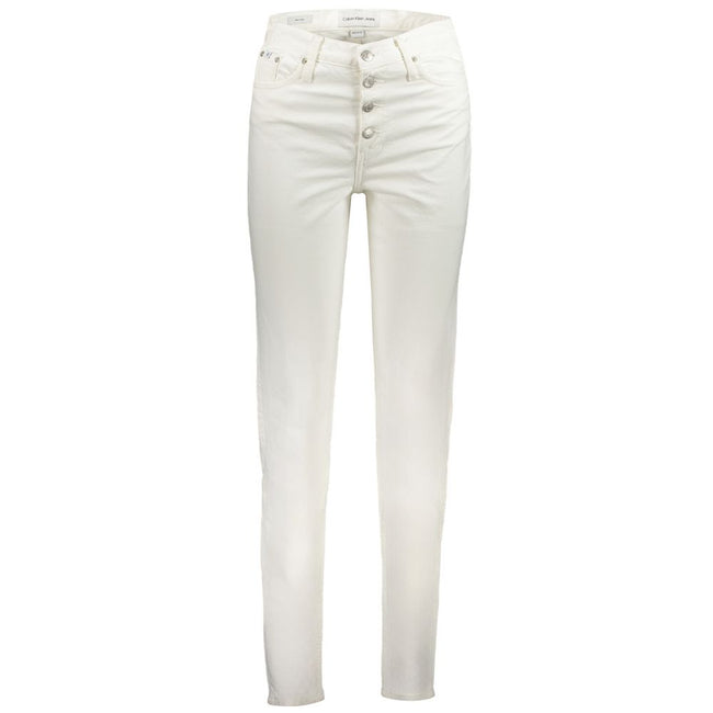 White Cotton Women JeansElevate your denim game with these pristine white Calvin Klein Mom Jeans. Sourced from 95% recycled cotton, they blend sustainability with edgy fashion. Their quintessential 5-pocket design and branded button details inject timeles
