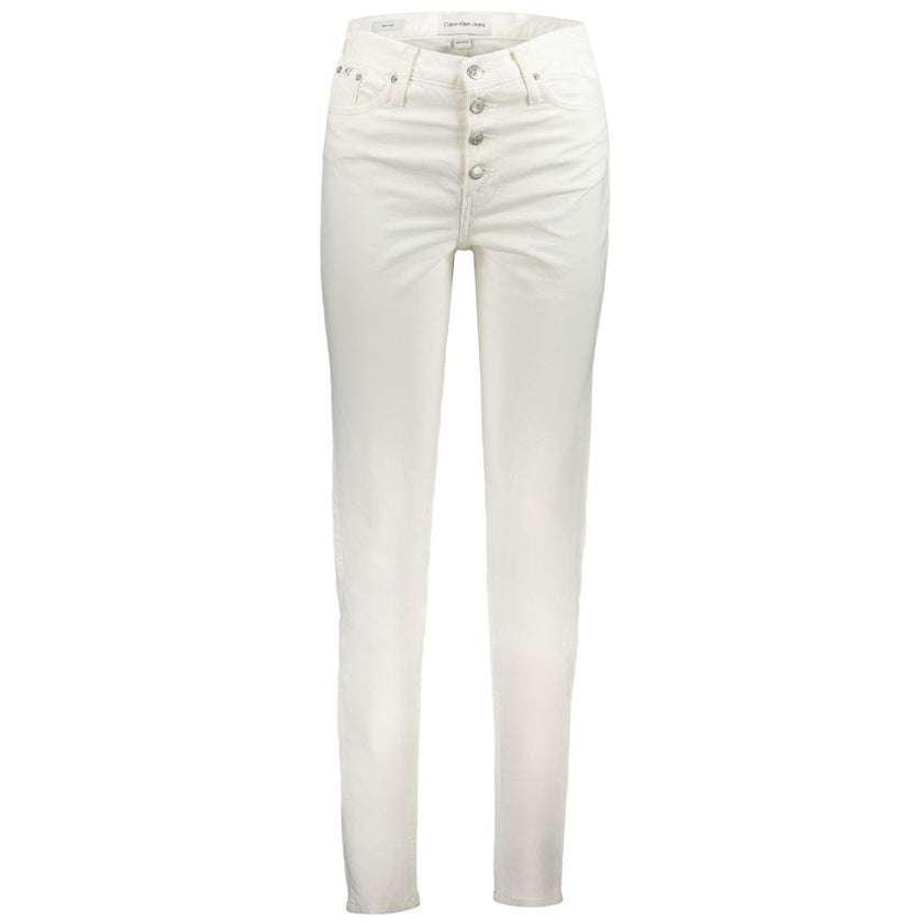 White Cotton Women JeansElevate your denim game with these pristine white Calvin Klein Mom Jeans. Sourced from 95% recycled cotton, they blend sustainability with edgy fashion. Their quintessential 5-pocket design and branded button details inject timeles