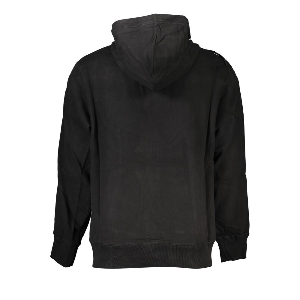 Black Cotton Men Sweater with Hood and PocketsRevamp your wardrobe with the epitome of sleek comfort—Calvin Klein’s long-sleeved sweatshirt. Crafted with a blend of 95% regenerative cotton, this hoodie is a nod to sustainable style without compromising on