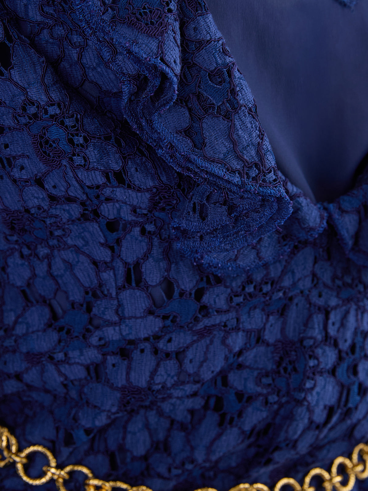 Blu Viscose and Cotton Mid Long DressGUCCI Gorgeous brand new, 100% Authentic Gucci Blu Viscose and Cotton Mid Long Dress Model: 685923ZJT764912 Material: Viscosa and Cotton Color: Blue Allover Embroidery Made in Italy Very exclusive and high craftsmanshi