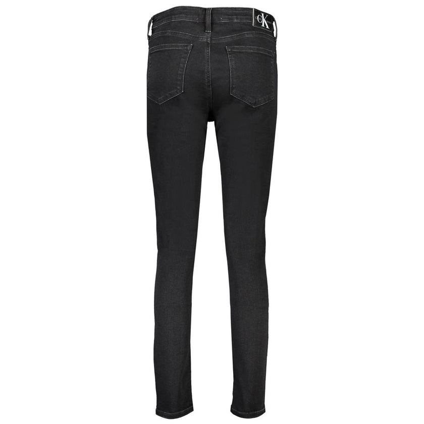 Black Cotton Women's Skinny JeanElevate your wardrobe with a sleek touch from Calvin Klein’s Mid Rise Skinny Jeans. Crafted with precision, these jeans merge classic 5-pocket design and modern sustainability using 20% recycled cotton. Tailored to accentua