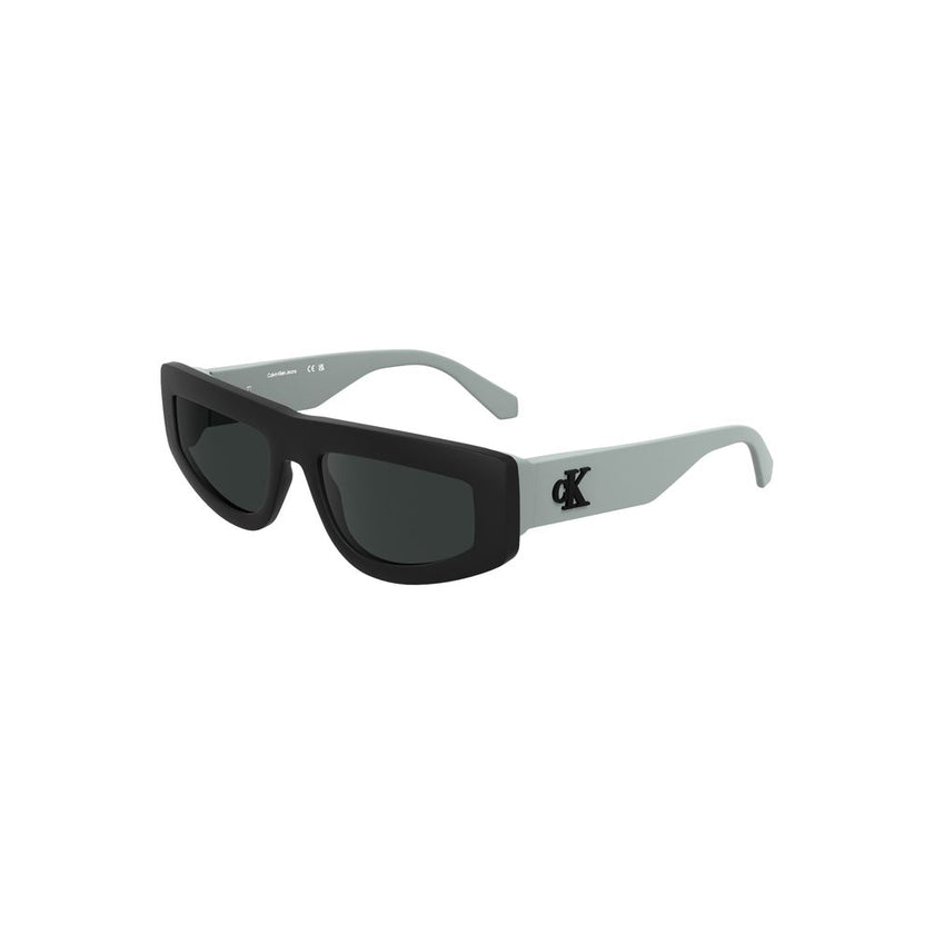 Black Bio-Based Women's SunglassStep out in style with the Calvin Klein sleek bio-frame sunglasses, designed to exude sophistication and panache. Perfect for fashion-forward individuals, these drop-shaped smoke lenses will turn heads while offering essent