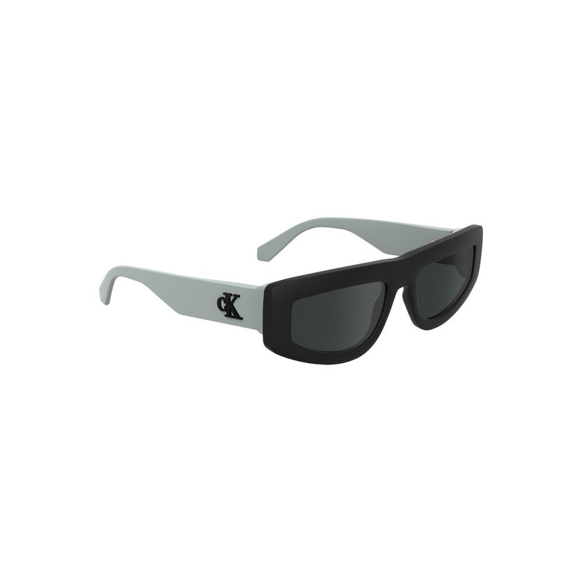 Black Bio-Based Women's SunglassStep out in style with the Calvin Klein sleek bio-frame sunglasses, designed to exude sophistication and panache. Perfect for fashion-forward individuals, these drop-shaped smoke lenses will turn heads while offering essent