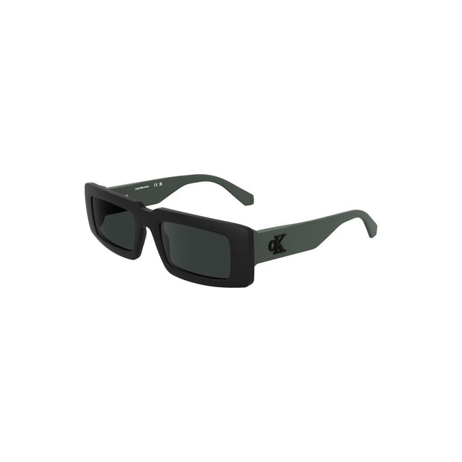 Black Bio-Based Fabric Men SunglassesEmbrace the essence of contemporary sophistication with these Calvin Klein sunglasses, crafted for the modern individual with an eye for style. Featuring a bio-based frame, these rectangular shades are a testament to e