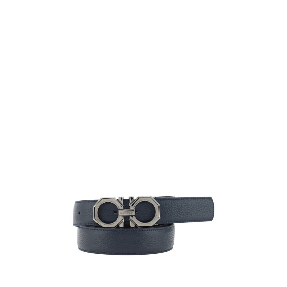 Black Calf Leather Bos Taurus Regular BeltFerragamo’s Reversible leather Belt features a double-face design that allows you to choose between two different looks. The metal buckle is embellished with the brand’s iconic Gancini logo, with the Ferragamo sig