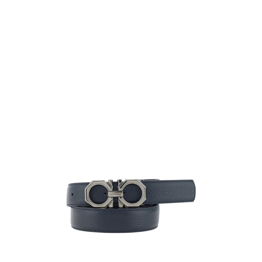 Black Calf Leather Bos Taurus Regular BeltFerragamo’s Reversible leather Belt features a double-face design that allows you to choose between two different looks. The metal buckle is embellished with the brand’s iconic Gancini logo, with the Ferragamo sig