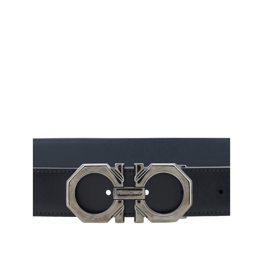 Black Calf Leather Bos Taurus Regular BeltFerragamo’s Reversible leather Belt features a double-face design that allows you to choose between two different looks. The metal buckle is embellished with the brand’s iconic Gancini logo, with the Ferragamo sig