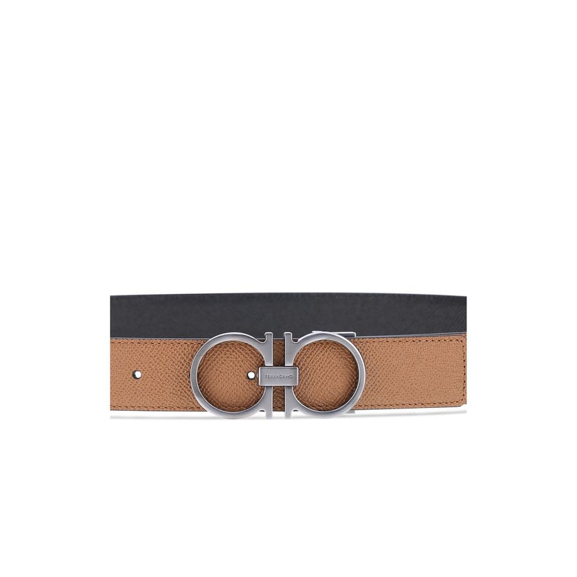Brown Calf Leather Bos Taurus Regular BeltFerragamo’s Gancini reversible leather Belt features a three-dimensional buckle with the brand’s iconic Gancini logo. The reversible monochrome grained leather design offers two style options, making it versatile