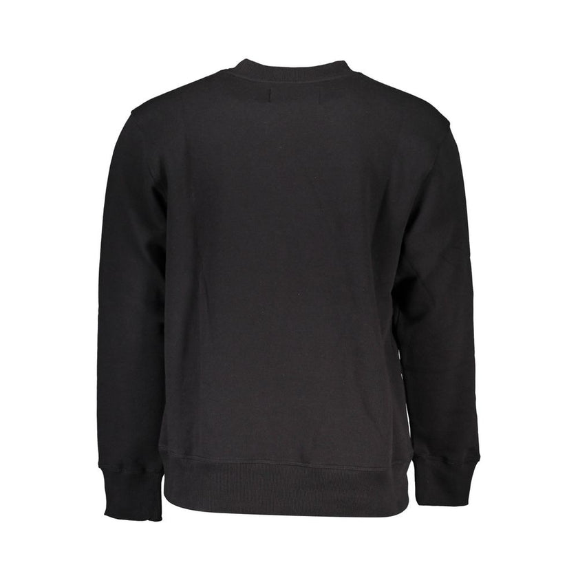 Black Cotton Men SweaterElevate your wardrobe with Calvin Klein’s perfect blend of comfort and style—a long-sleeved sweatshirt that makes a statement without saying a word. Its crewneck design and snug fleece ensure those chilly days are met with a warm e