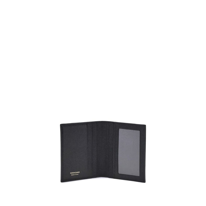 Black Calf Leather Bos Taurus WalletFerragamo’s Leather Card Holder combines functionality and elegance in a compact design. Featuring 8 internal and 2 external slots, it offers generous capacity ideal for the dynamic man. The Gancini ornament on the fron