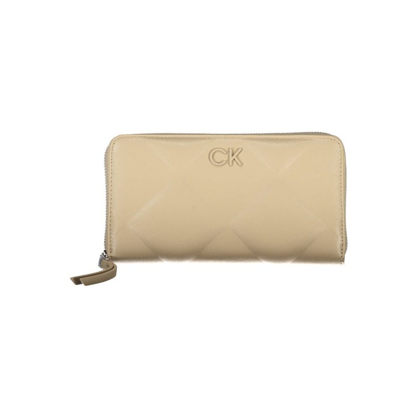 Elegant Beige Multi-Compartment RFID WalletDiscover the epitome of everyday luxury with this elegant beige wallet, a testament to the sophistication and style that Calvin Klein is renowned for. Designed with modern life in mind, it features 5 distinct com