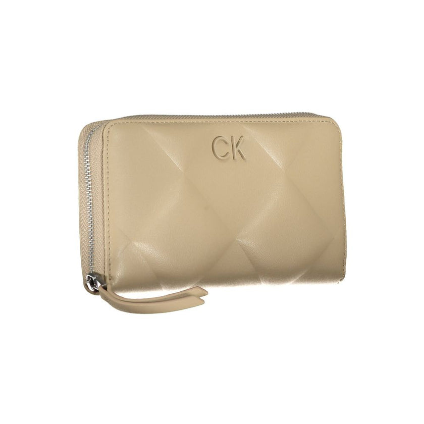 Elegant Beige Multi-Compartment RFID WalletDiscover the epitome of everyday luxury with this elegant beige wallet, a testament to the sophistication and style that Calvin Klein is renowned for. Designed with modern life in mind, it features 5 distinct com