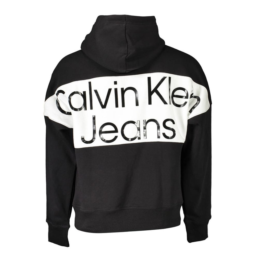 Black Cotton Men SweaterElevate your off-duty style with this sleek Calvin Klein sweatshirt. A perfect union of comfort and iconic fashion, this piece features a cozy hood, convenient central pocket, and the brand’s unmistakable logo front and center. Cra