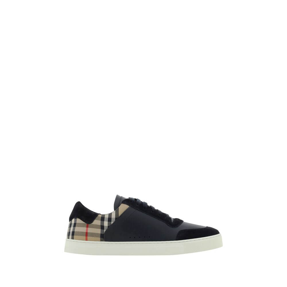 Multicolor Calf Leather Bos Taurus Low Top SneakersBurberry’s Stevie Sneakers feature a round toe and flat sole, with a lace-up front fastening. The panelled design includes details in the brand’s iconic Archive Check pattern, while the front tongue is de