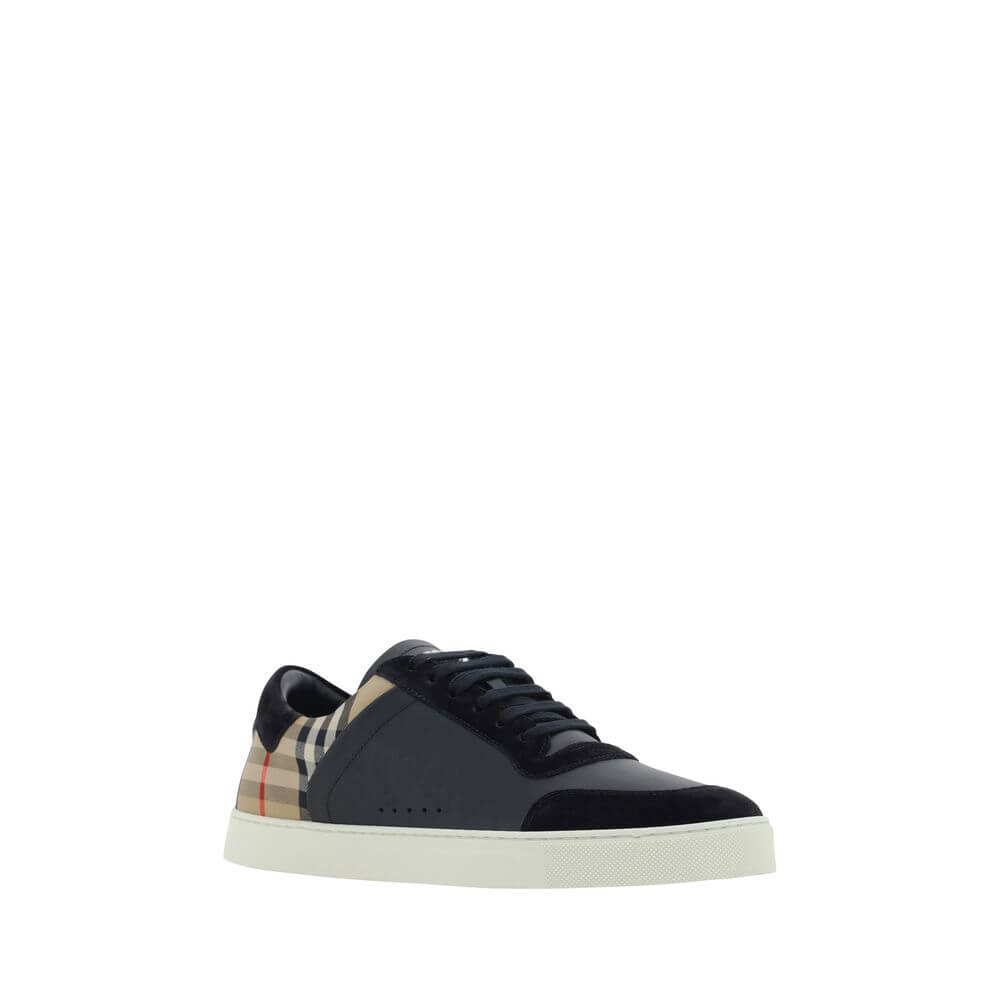 Multicolor Calf Leather Bos Taurus Low Top SneakersBurberry’s Stevie Sneakers feature a round toe and flat sole, with a lace-up front fastening. The panelled design includes details in the brand’s iconic Archive Check pattern, while the front tongue is de