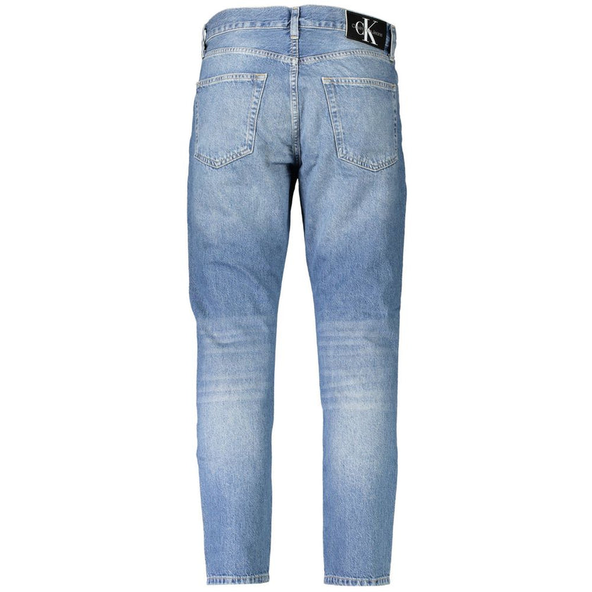 Blue Cotton Men JeansElevate your denim game with these Calvin Klein jeans, where style meets comfort. Featuring a subtle washed effect and classic 5-pocket construction, this pair is a testament to timeless fashion. The iconic Calvin Klein logo adds a to