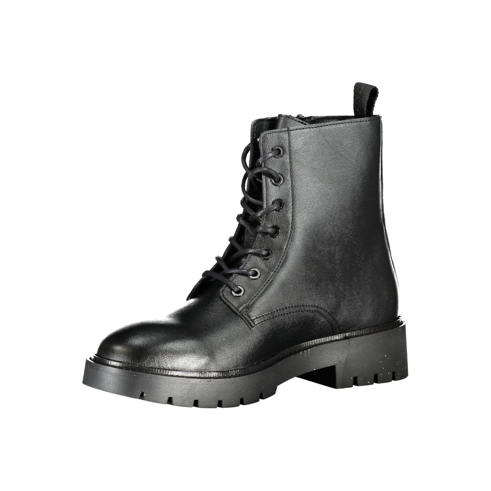 Black Polyester Men BootDive into the epitome of sophistication with these Calvin Klein ankle boots, an absolute masterpiece for the style-conscious individual. With their exquisite lace-up design complemented by a convenient side zip, you’ll enjoy both f