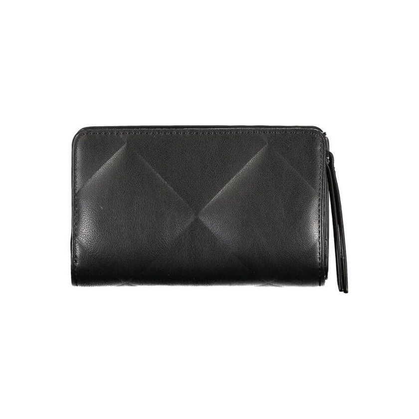 Elegant Zip-Around RFID Secure WalletDistinguish yourself with this sophisticated Calvin Klein wallet, crafted for individuals who appreciate both security and style. Designed to keep your personal items organized and secure with its advanced RFID blockin
