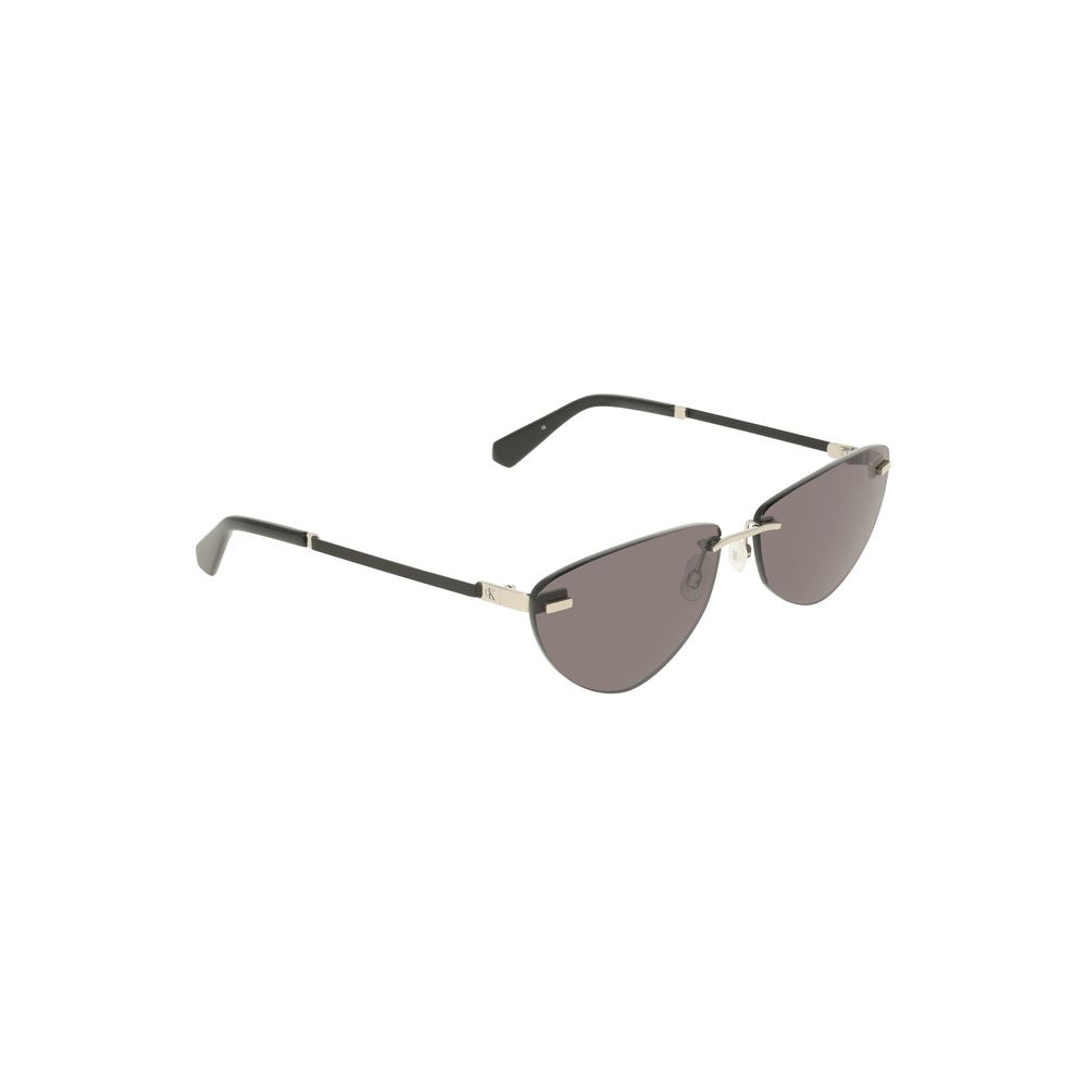 Black Metal Women SunglassUnveil your most enigmatic allure with Calvin Klein’s quintessential eyewear—a statement of sophistication. These sunglasses, featuring a sleek metal frame and drop-shaped smoke lenses, capture the essence of contemporary eleganc