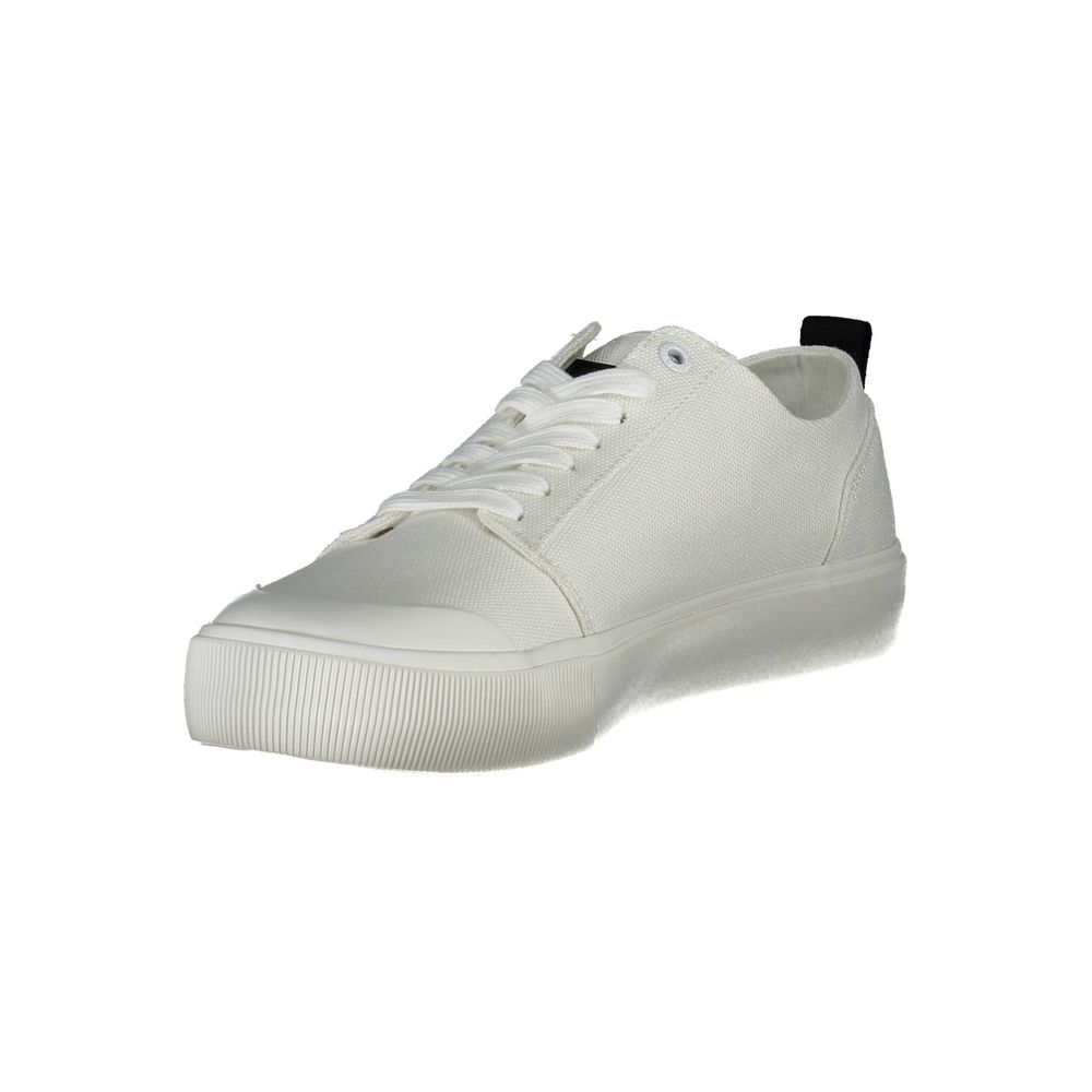 White Cotton Men SneakerRevitalize your stride with the latest from Calvin Klein – where fashion-forward design meets environmental mindfulness. A sleek fusion of style and sustainability, this pair of sports sneakers seamlessly integrates 50% recycled ma
