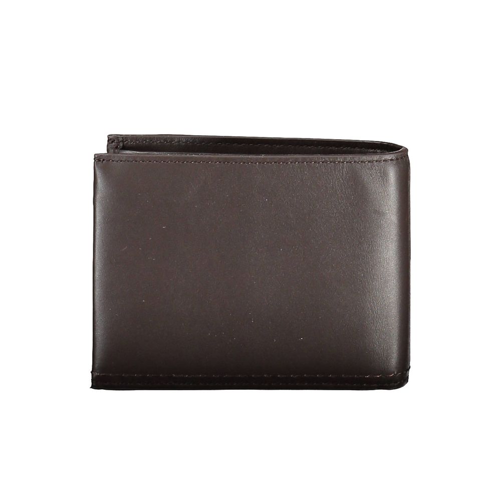 Brown Leather Men WalletElevate your essentials with this sleek Calvin Klein wallet, crafted to perfection from 100% leather in a timeless brown hue. With two spacious compartments and a coin purse, it features ample storage for your monetary needs. Sophi