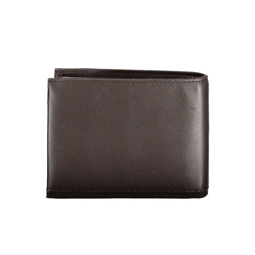 Brown Leather Men WalletElevate your essentials with this sleek Calvin Klein wallet, crafted to perfection from 100% leather in a timeless brown hue. With two spacious compartments and a coin purse, it features ample storage for your monetary needs. Sophi