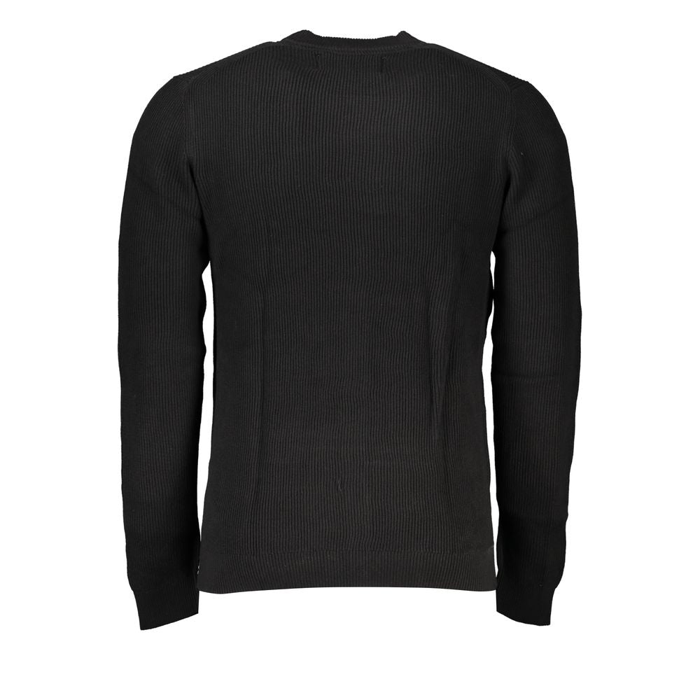 Sleek Black Crew Neck Sweater with LogoStep into timeless style with this luxurious black crew neck sweater from Calvin Klein. Perfect for transitional weather, this sweater features contrast details and a signature logo application, creating a sophistica