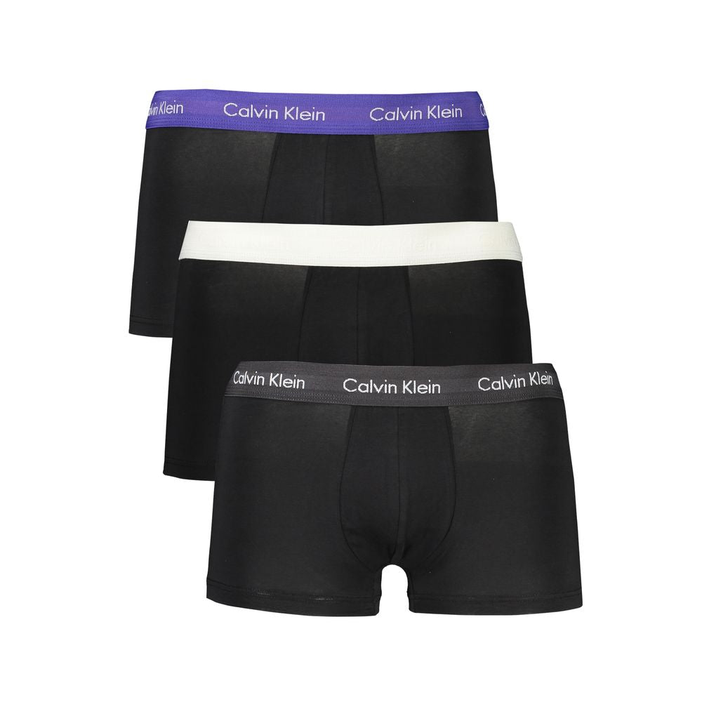 Sleek Tri-Pack Elastic Waist BoxersExperience the ultimate comfort and style with our sleek three-pack boxers, featuring a snug elastic waistband and adorned with a subtle logo. Ideal for the modern man who values both form and function in his everyday es