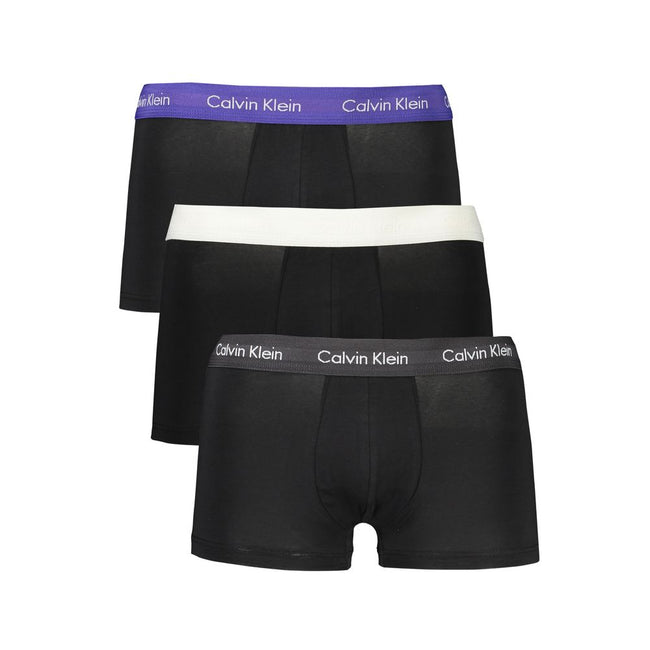 Sleek Tri-Pack Elastic Waist BoxersExperience the ultimate comfort and style with our sleek three-pack boxers, featuring a snug elastic waistband and adorned with a subtle logo. Ideal for the modern man who values both form and function in his everyday es
