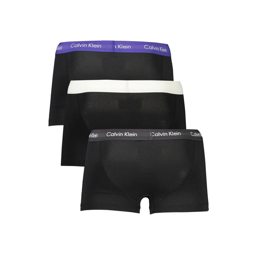 Sleek Tri-Pack Elastic Waist BoxersExperience the ultimate comfort and style with our sleek three-pack boxers, featuring a snug elastic waistband and adorned with a subtle logo. Ideal for the modern man who values both form and function in his everyday es