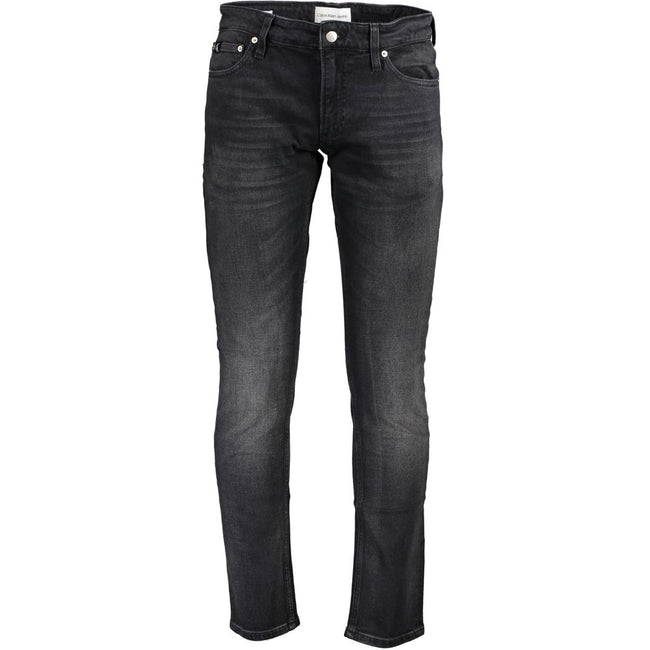 Black Cotton Men JeansElevate your denim game with these sleek Calvin Klein jeans, tailored to perfection in a slim fit silhouette. Embellished with a chic washed effect and stamped proudly with the brand’s iconic logo, these jeans are the epitome of mode