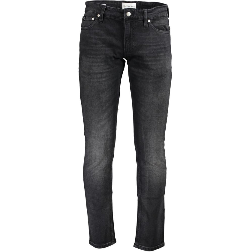 Black Cotton Men JeansElevate your denim game with these sleek Calvin Klein jeans, tailored to perfection in a slim fit silhouette. Embellished with a chic washed effect and stamped proudly with the brand’s iconic logo, these jeans are the epitome of mode