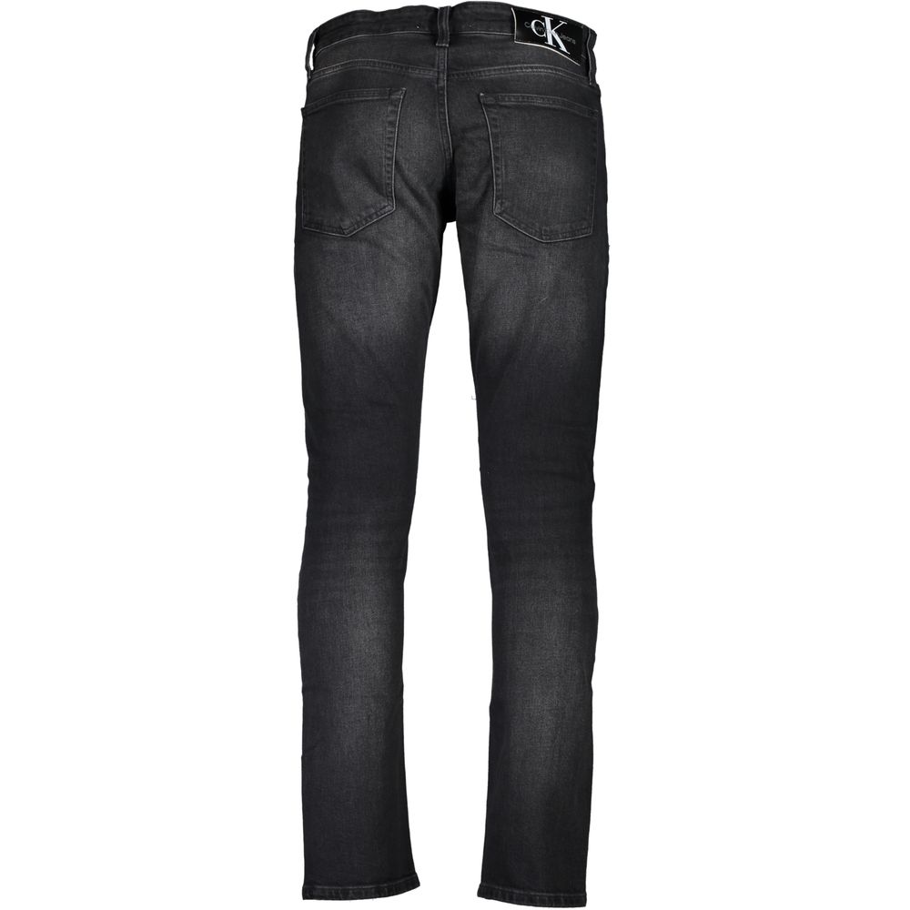 Black Cotton Men JeansElevate your denim game with these sleek Calvin Klein jeans, tailored to perfection in a slim fit silhouette. Embellished with a chic washed effect and stamped proudly with the brand’s iconic logo, these jeans are the epitome of mode